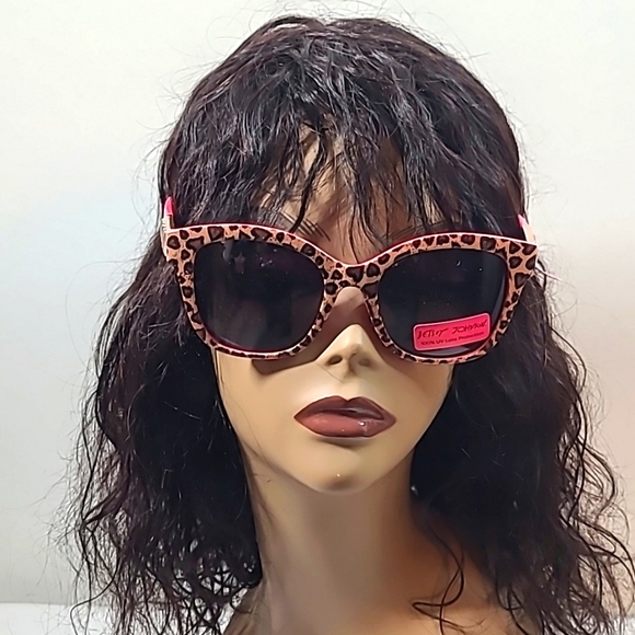 Betsey Johnson Accessories - Betsey Johnson Pink Sunglasses 👓 with Bag